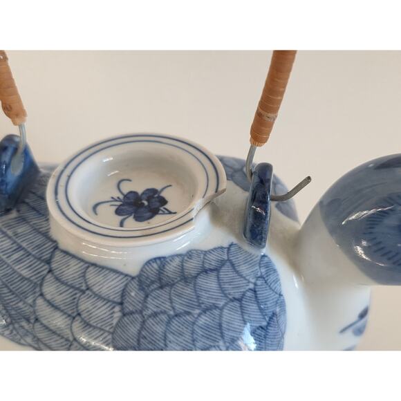 VTG Blue & White Porcelain Duck Teapot w/ Bamboo Handle, w/ chip on lid - Picture 5 of 8